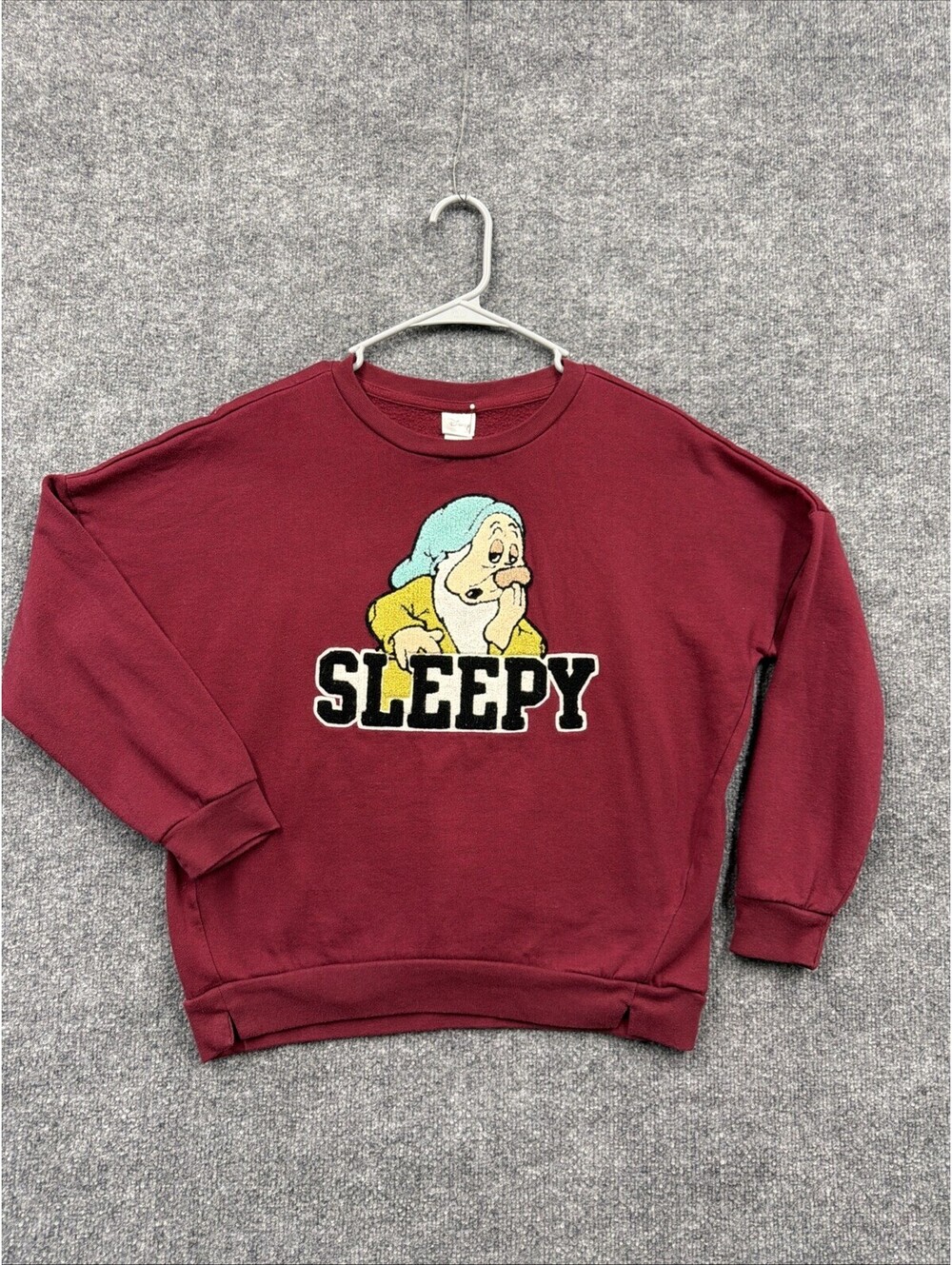 Disney Sleepy Dwarf Burgundy Sweatshirt M Unisex Cotton Blend